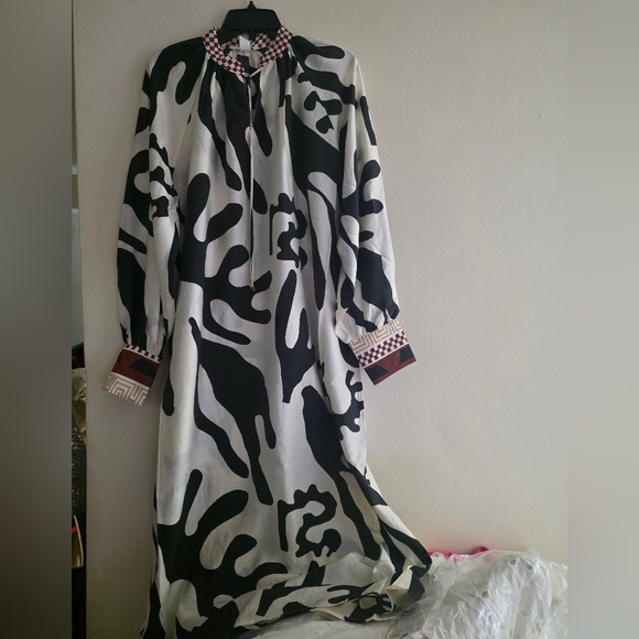 H&M Special Edition Loose Fit Dress Long Sleeves Cream Black Red Nwt - Picture 12 of 16